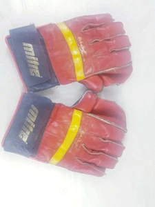 Pro Century Wicket Keeping Gloves Signed by Bob Taylor - Picture 1 of 11