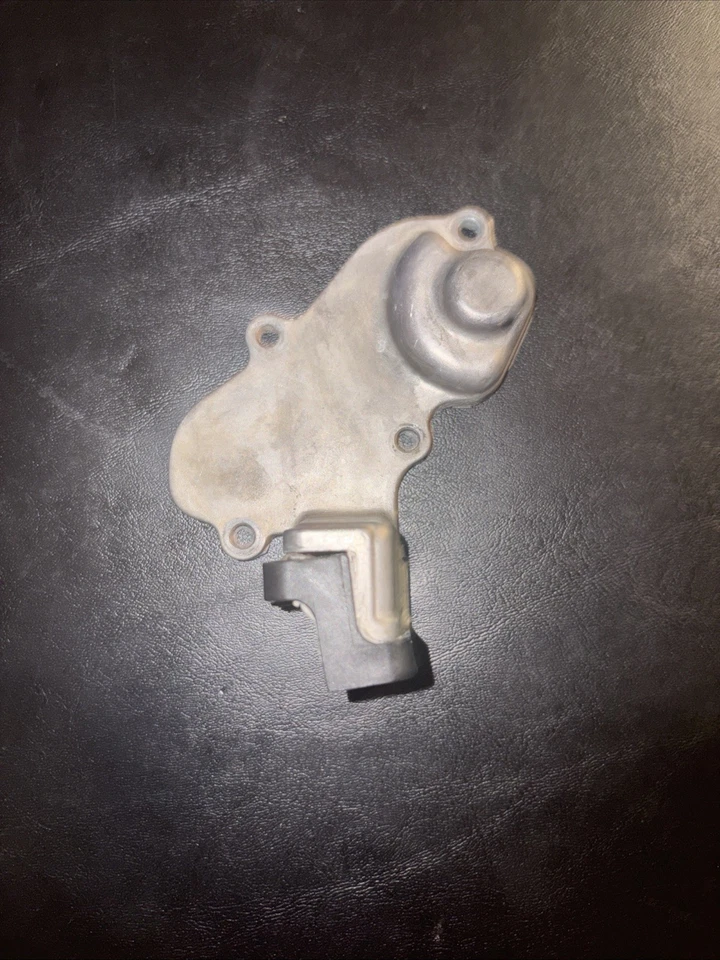 1994-2001 2000 Yamaha Yz125 Yz 125 Right Side Power Valve Cylinder Case Cover  - Image 1 of 4