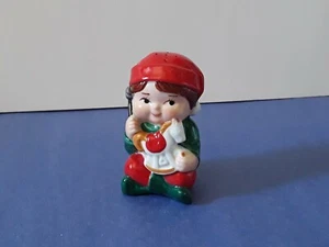 1983 agitador de sal y pimienta Avon Claus & Company Santa's Helpers niño - Imagen 1 de 6