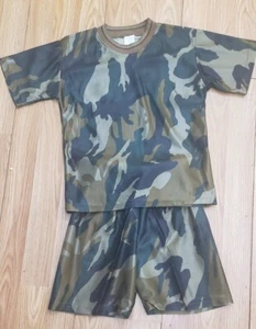 Conjunto de 2 piezas de camiseta y pantalones cortos de camuflaje para niños ideal para deportes de equipo - Imagen 1 de 3