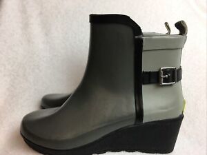 WESTERN CHIEF Women’s 7 M (37.5) Rain Ankle Boots Garden Waterproof Wedge Gray