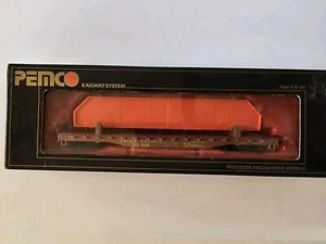Vintage HO Scale PEMC Santa Fe Flat Car with Bridge Beam Load - Picture 1 of 4