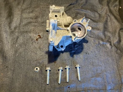 12-17 丰田凯美瑞 RAV4 2.5L 2ARFE 冷却液歧管水泵外壳和螺栓 — 第 1/4 张图片