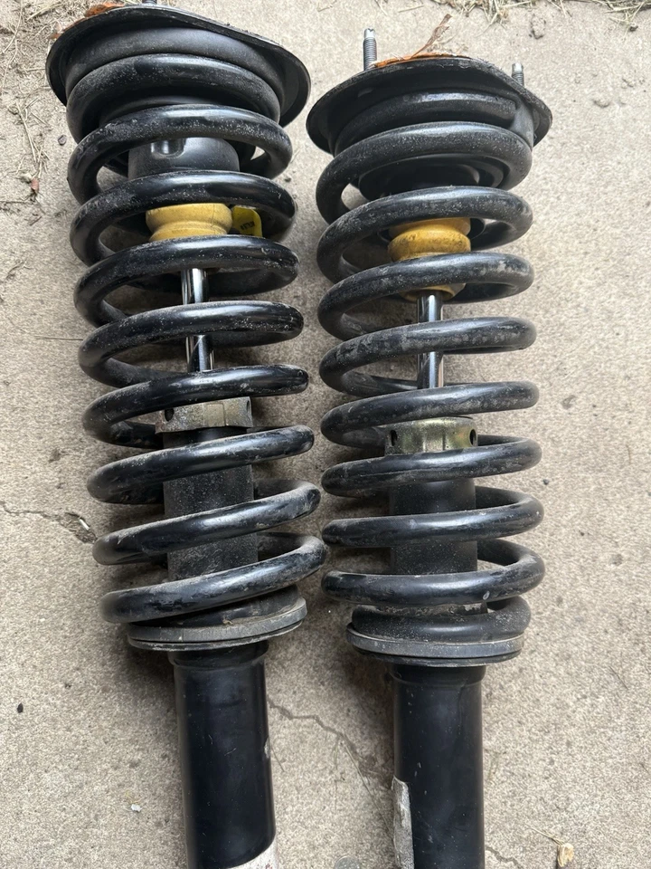 Dodge Durango R/T 2011-2015 montaje de puntal delantero  Foto 1 de 4