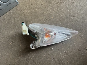 ⭐GENUINE SYM JET 4 50CC 125CC RIGHT FRONT INDICATOR FREE UK POSTAGE ⭐ - Picture 1 of 4