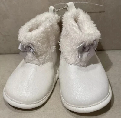 Nova Bota Baby Infant Just One You Carter's Branca Brilhante com Pele Sintética Tamanho 3-6M - Imagem 1 de 4