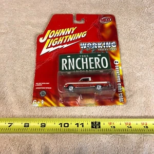2005 JOHNNY LIGHTNING WORKING CLASS TRUCKS & SUV's - Picture 1 of 10
