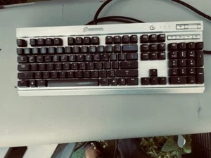 CORSAIR K60 KEYBOARD CH-900004-NA METAL SILVER - Picture 1 of 5