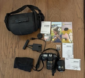 Nikon D7200 mit Ladegerät, 2 Objektive, Nikon AF-S DX Micro NIKKOR 85mm f/3.5G ED, Tasche+ - Bild 1 von 17