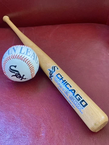 ⭐️⚾️CHICAGO WHITE SOX SET 2003 Baseball and Mini Bat 18" Cover