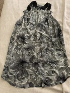 Women’s sleeveless blouse Karen Kane size large black white flower pattern - Picture 1 of 3