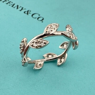 Anillo Tiffany & Co. Paloma Picasso Hoja de Olivo Oro Blanco 18k con Diamantes Estrecho Foto 1 de 4