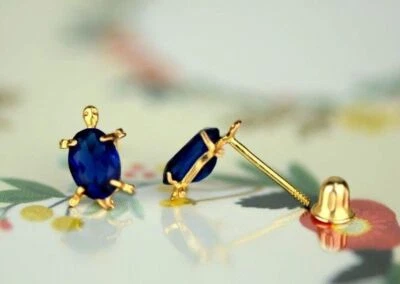 Pendiente de piedra de nacimiento de tortuga de oro amarillo de 14 k Foto 1 de 4