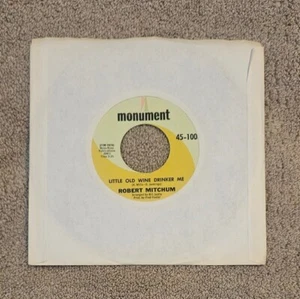 Robert Mitchum 7" Single Little Old Wine Drinker Me 45rpm Monument MN 45-1006 - Picture 1 of 4