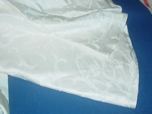 LENOX TABLECLOTH ROUND 70" WHITE TABLE LINEN 65 COTTON 35 POLYESTER TAIWAN - Picture 1 of 4