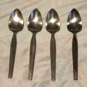 Vintage Wm Rogers mfg Co 4Citrus / Grapefruit / Orange / Fruit Spoons serrated - Picture 1 of 5