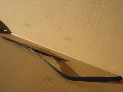 2015 MITSUBISHI OUTLANDER RIGHT PASSENGER WINDSHIELD WIPER ARM W/ BLADE OEM - Image 1 of 4