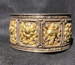 Pulsera única de plata esterlina rellena de oro antiguo con 8 símbolos budistas - Imagen 1 de 10