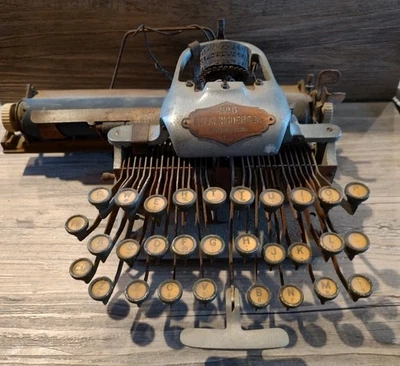 古董老式/复古 Blickensderfer 6 号便携式铝制打字机 1910 - 1928 — 第 1/4 张图片