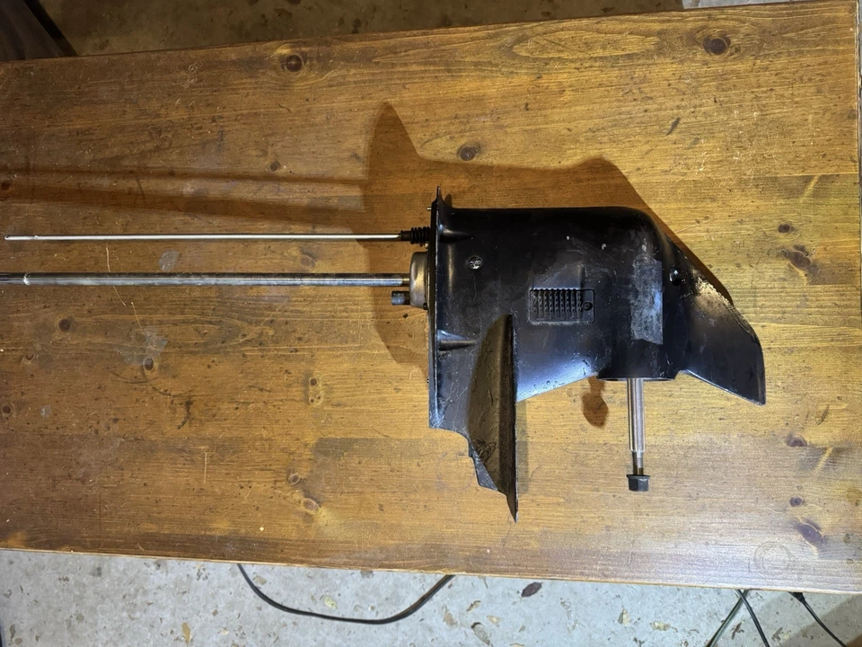 Conjunto de caja de engranajes unidad inferior eje largo Mercury Mariner 20 25 HP 2 tiempos 20" Foto 1 de 4