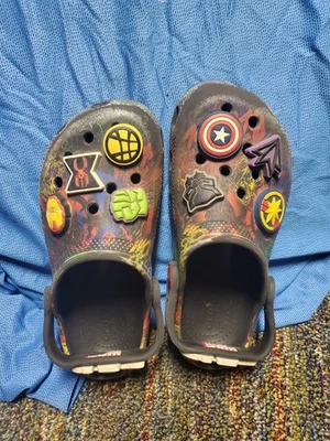 Crocs Marvel Avenger niños talla c 12 Jibbitz incluido/adjunto Foto 1 de 4