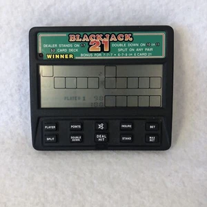 Radica Pocket Blackjack 21 gioco elettronico portatile da viaggio 1450 testato funzionante - Foto 1 di 2