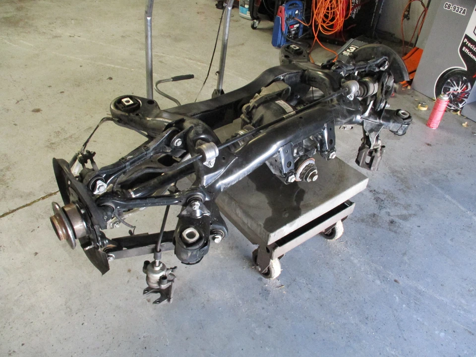 07-10 宝马 335i 后副车架总成亲笔签名 3.46 比例差速器 * * 无锈 * * — 第 1/4 张图片