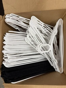 96 Clothes hangers in white and black - Picture 1 of 3