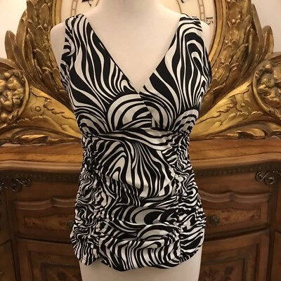 Longitud. Talla pequeña.  Top de traje de baño.  Nylon/Spandex. Inserto de sujetador para 36". B23 -- Foto 1 de 4