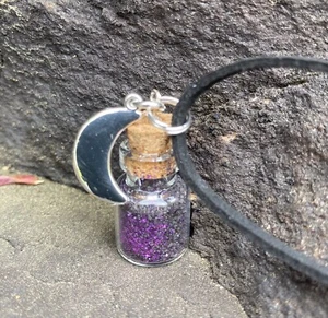 Handgefertigte Glasgefäß Anhänger Halskette schwarz lila Silber Mondsichel Wicca Goth - Bild 1 von 5