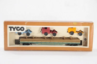 HO Tyco Great Northern 50ft Flat Car, Semi-Tractor Load #42953 w/ Box, Brake Whl - Image 1 of 4