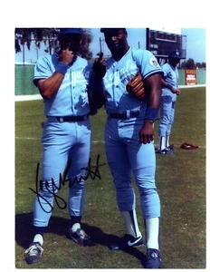 JACKSON BRETT KANSAS CITY ROYALS 8X10 PHOTO MIDDLE FINGER SHOT FACSIMILE AUTO - Picture 1 of 1