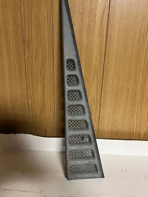 02-13 雪崩右后排水偏转器 P/N 93440200 — 第 1/4 张图片