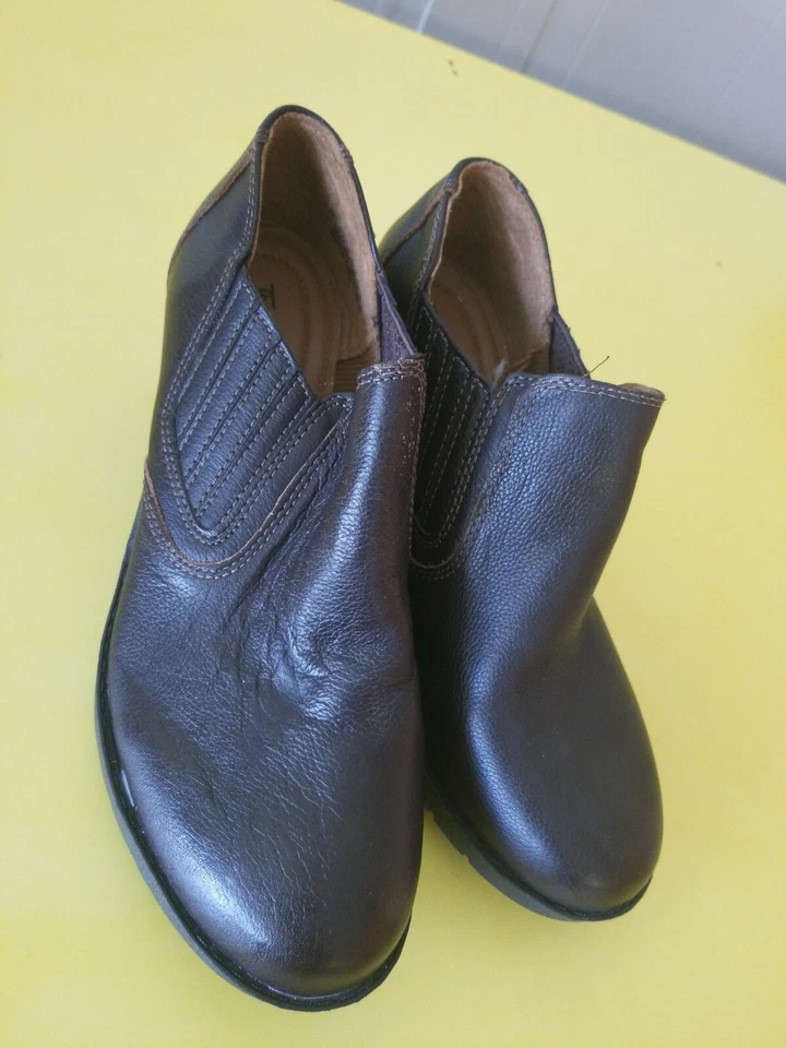 Mocasín de cuña ThomMcAn Deidre 2 de cuero marrón para mujer tallas 8 y 9,5 Foto 1 de 4