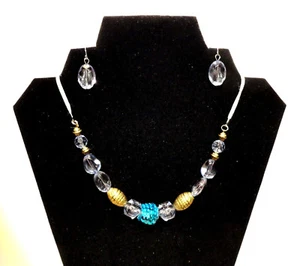 COLLANA DI PERLINE CON ORECCHINI TRAFORATI ABBINATI - Foto 1 di 4