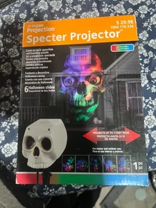 NEU Halloween LED Strahler Gespenst Projektor - 6 verschiedene Dias - Bild 1 von 4
