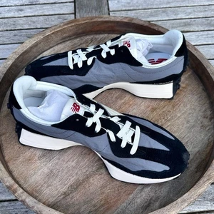 New Balance Classic 327 Herren Größe 12 Sneaker Schwarz Grau Weiß Logo Turnschuhe Neu - Bild 1 von 15