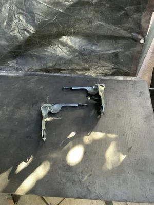 Soportes para guardabarros Pontiac G8 GT 2008-2009 Foto 1 de 4