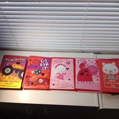 Tarjetas de felicitación Hallmark Día de San Valentín para niños - Lote de 44 TARJETAS + Sobres Foto 1 de 4