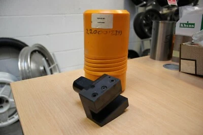 VDI40 B1 - Radial Holders, Right Hand, Short - Image 1 of 4