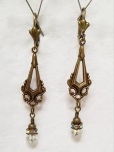 Schöne OHRRINGE Vintage Stil mit KRISTALLEN Handarbeit Messingfarbene Metalle - Bild 1 von 1