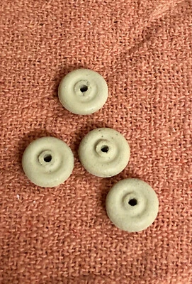 4 NEUMÁTICOS DE JUGUETE DE GOMA BLANCA 3/8" -TOOTSIETOY BARCLAY fundición aguanieve NUEVO CON ASPECTO ANTIGUO Foto 1 de 3