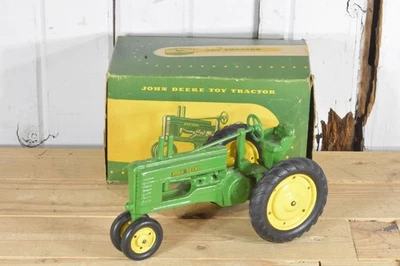 VINTAGE  ERTL ESKA JOHN DEERE HIGH POST B WITH BOX - Image 1 of 4