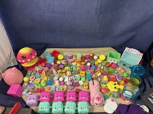 Shopkins und anderes Spielzeug - Konvolut 130 Stück - mit Thermosbeutel - Bild 1 von 18