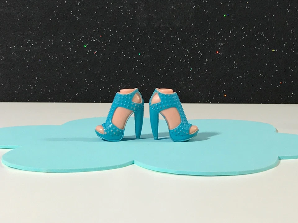 BRATZ DOLL SHOES DESERT JEWELS CLOE BLUE HIGH HEEL SANDALS  MGA COLLECTIBLE PAIR - Image 1 of 1