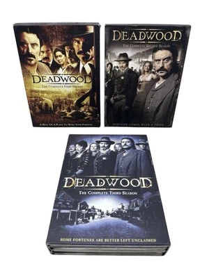Deadwood: The Complete Series Season 1-3 (DVD, 18 Disc Box Set) - Excellent Foto 1 de 4