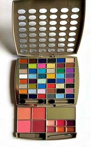 All in 1 Makeup Kit Natural Smokey Eyes Kit - EyeShadow / Blush / Lip Gloss - Picture 1 of 5