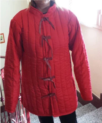 Nueva armadura acolchada celta medieval Gambeson con mangas completas para hombre y mujer Foto 1 de 2