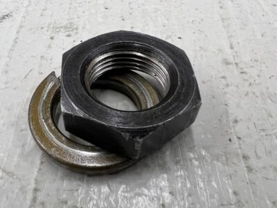 Tuerca y arandela compensadora de motor Victory V92C 2003 Foto 1 de 4