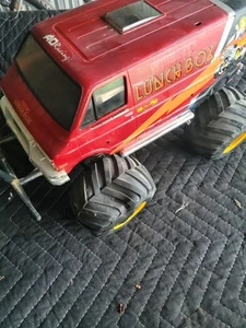 Raro Tamiya 1/12 edición roja, lonchera Monster Van, coche de radiocontrol de colección - Imagen 1 de 14
